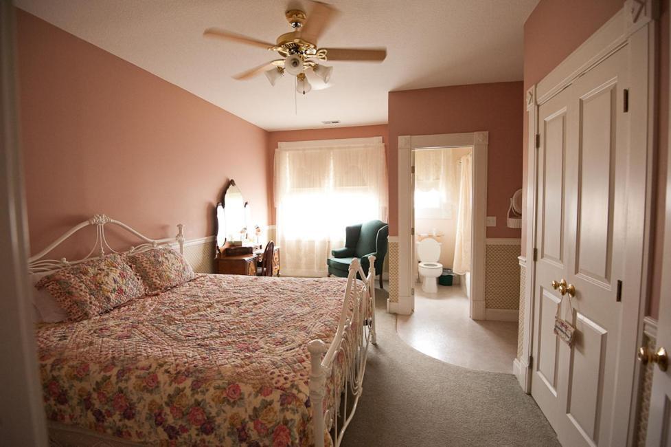 Victorian Veranda Country Inn 劳伦斯 客房 照片
